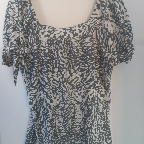 Mahek Women's Short Sleeve Printed Off Shoulder Blouse Size XL Top Comfy Shirt - Picture 2 of 6